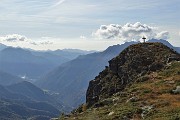 47 Lo sperone roccioso del Mincucco con la croce lignea (1832 m)